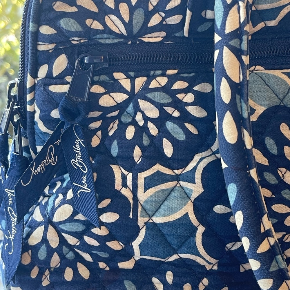 Vera Bradley blue and white purse, large size!! - Picture 4 of 7